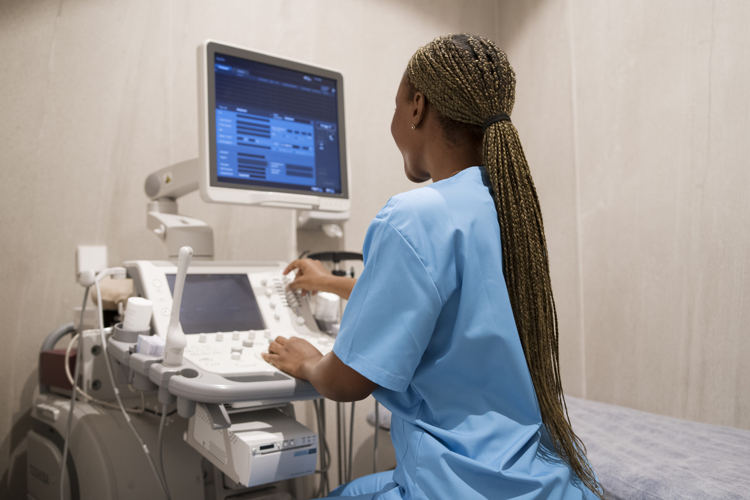 nurse wearing scrubs while working clinic (1)
